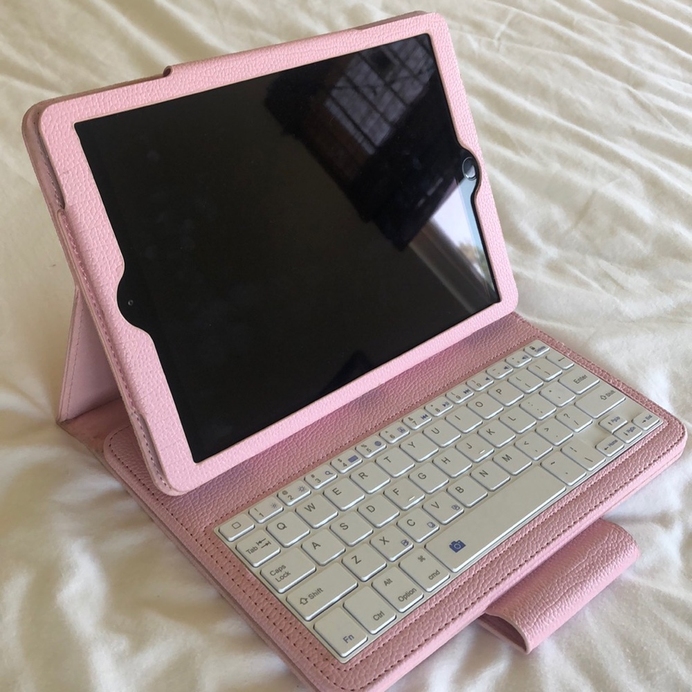 iPad 9.7 inch Case plus Bluetooth keyboard